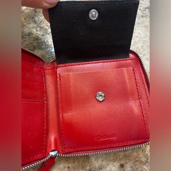 Madewell Essential Zip Wallet in Red - Picture 7 of 9